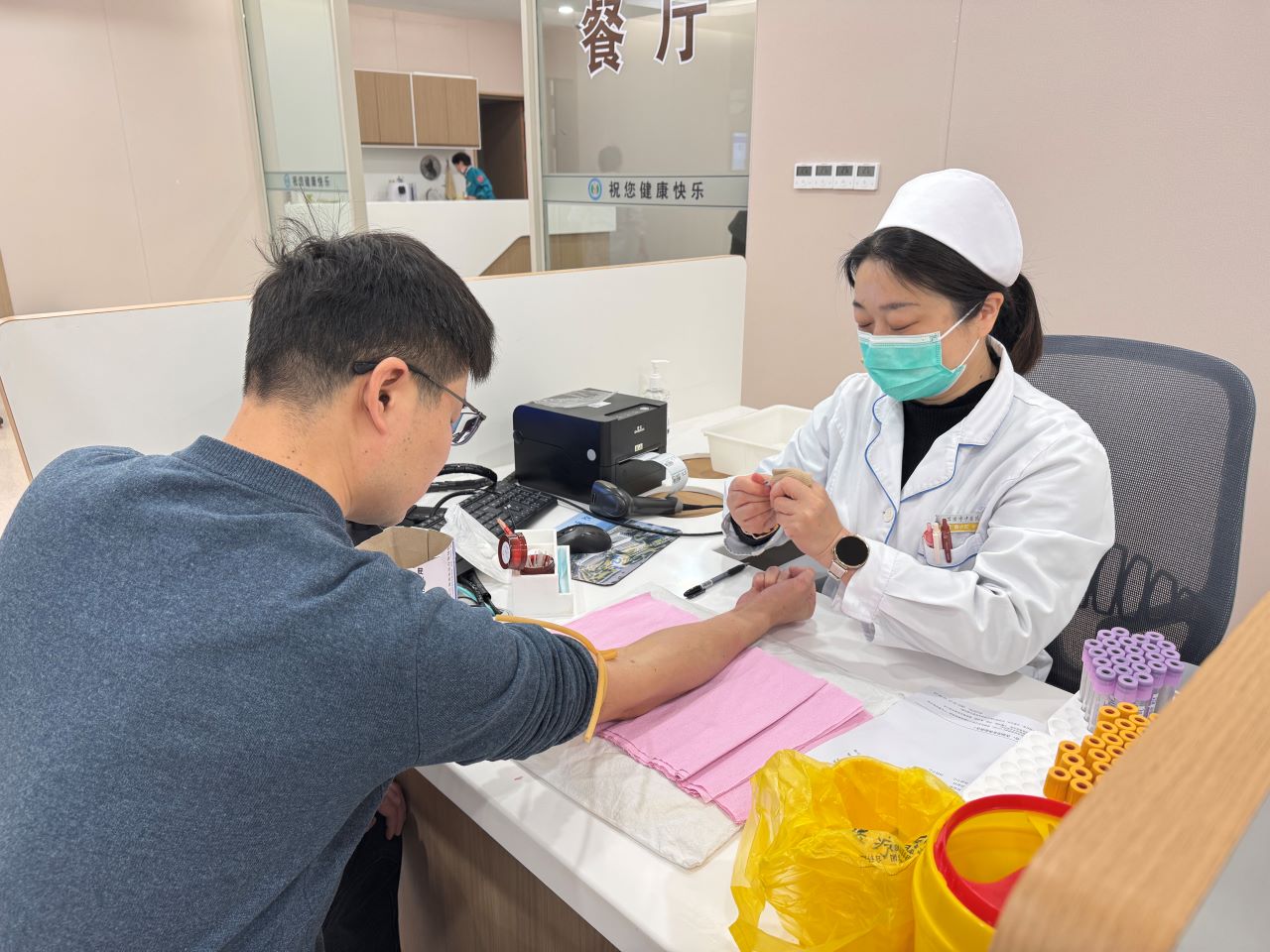 關(guān)愛(ài)職工健康 組織全員體檢
